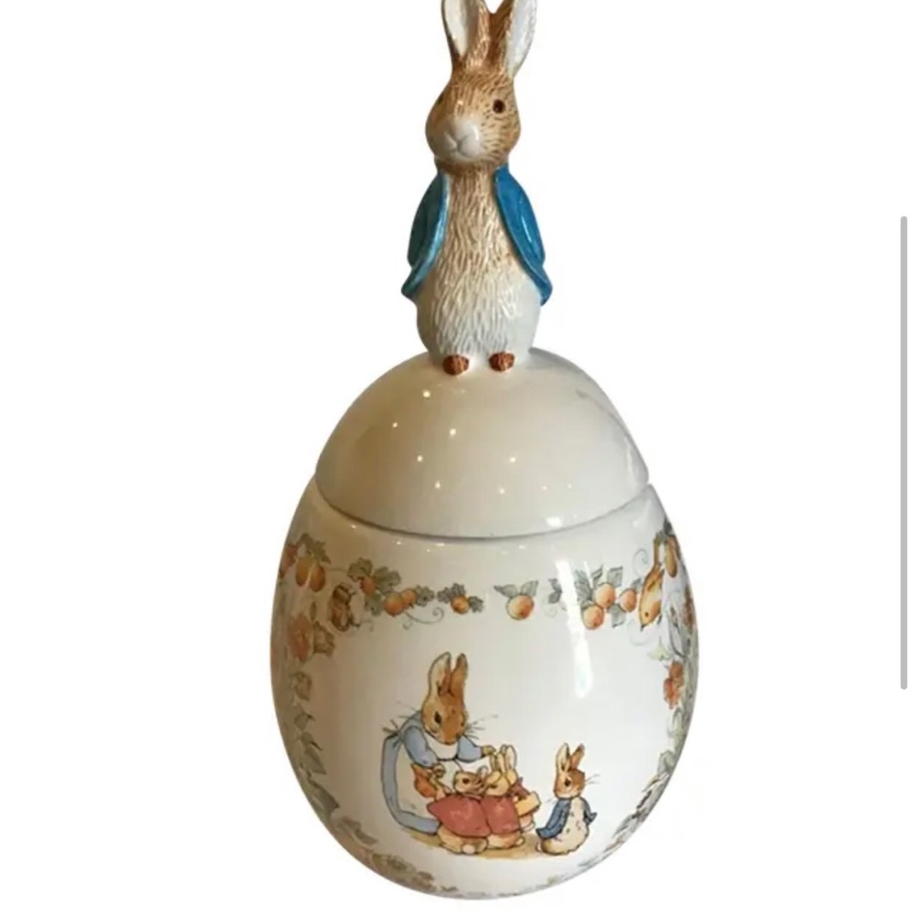 VINTAGE Beatrix Potter “Peter Rabbit” Easter Egg Shaped Cookie Jar Canister